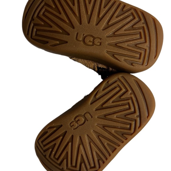 UGG Boots Toddler Size 2/3 - Picture 3 of 3